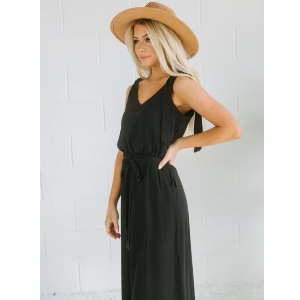 All tied up maxi dress NWOT